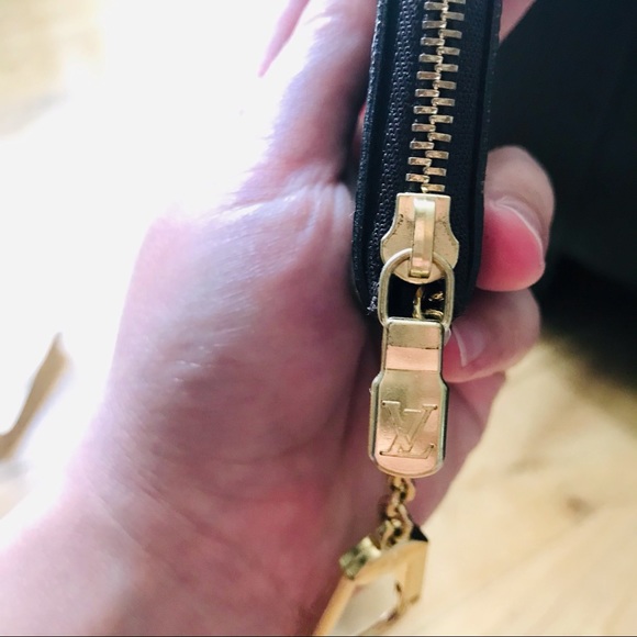 Authentic Louis Vuitton Key Pouch, Made in France. - Picture 4 of 11